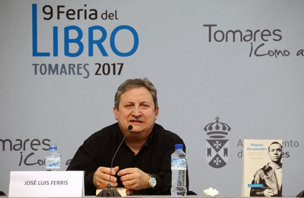 Tomares rinde homenaje a Miguel Hern&aacute;ndez en su Feria del Libro