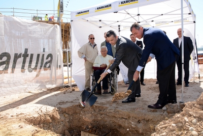 La multinacional alemana K&auml;rcher pone en Tomares la primera piedra del primer centro que abrir&aacute; en Andaluc&iacute;a