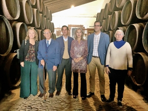 La consejera de Cultura y Patrimonio Hist&oacute;rico destaca la riqueza  patrimonial de Villanueva del Ariscal en su visita a  las Bodegas G&oacute;ngora