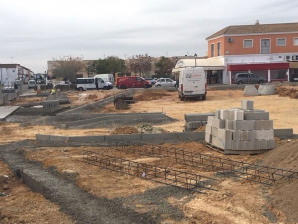 Comienzan las obras del nuevo aparcamiento p&uacute;blico y zona de esparcimiento canino en Olivares