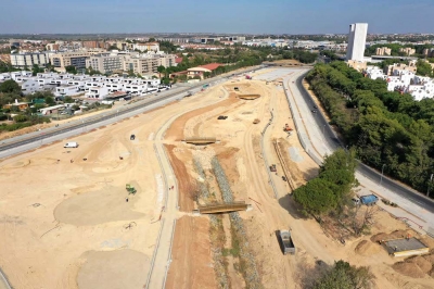 Los trabajos del Parque Central de Mairena del Aljarafe recuperan el cauce del arroyo Porzuna