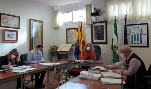 El Pleno del Ayuntamiento de Castilleja de la Cuesta da luz verde a la bajada del 50% del alquiler de los aparcamientos subterr&aacute;neos de Nueva Sevilla