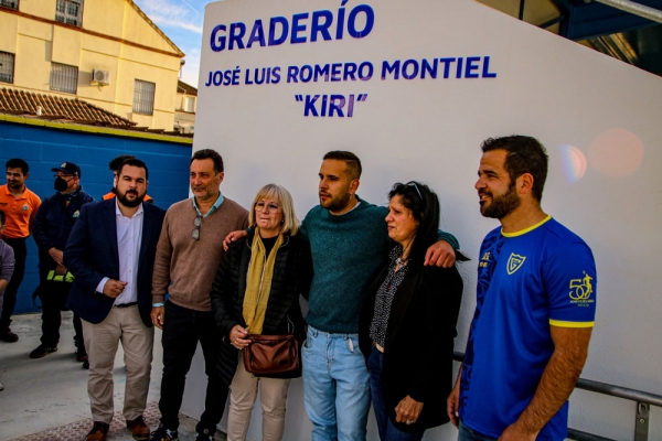 Gines estrena un renovado  Estadio San Jos&eacute; con un grader&iacute;o  con capacidad para 350 personas