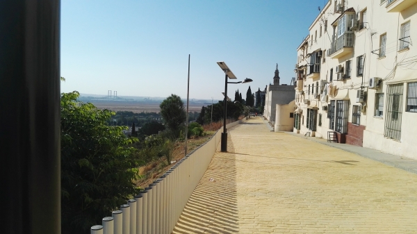 El Ayuntamiento culmina las obras en el paseo de acceso al parque de las Bater&iacute;as