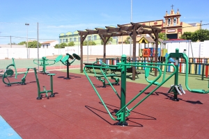 Nuevas m&aacute;quinas biosaludables en el Polideportivo Municipal de Espartinas