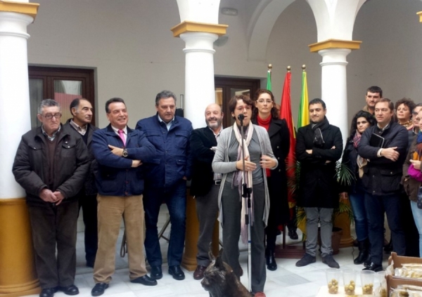 Los pueblos de la comarca Aljarafe-Do&ntilde;ana apoyan al sector de la aceituna de mesa