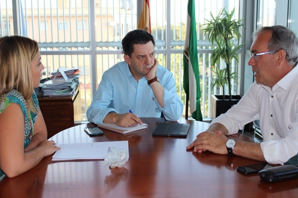 El Ayuntamiento de San Juan y la Junta colaborar&aacute;n en solucionar los problemas de ruido y polvo generados por Herba