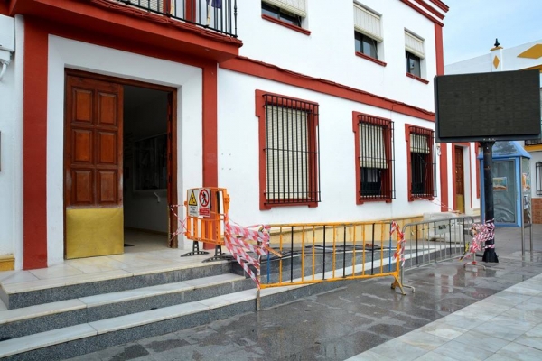 El Ayuntamiento de Benacaz&oacute;n contin&uacute;a avanzando en la mejora de la accesibilidad del edificio consistorial