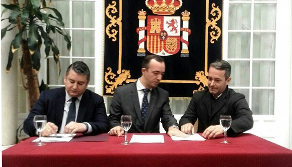 El alcalde de Camas firma la incorporaci&oacute;n de la Polic&iacute;a Local en el Sistema de Seguimiento Integral de los Casos de Violencia de G&eacute;nero