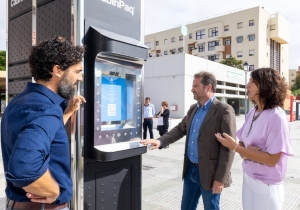 Mairena del Aljarafe, pionero en Espa&ntilde;a en ofrecer cabinas con wifi, carga de m&oacute;viles y llamadas gratuitas