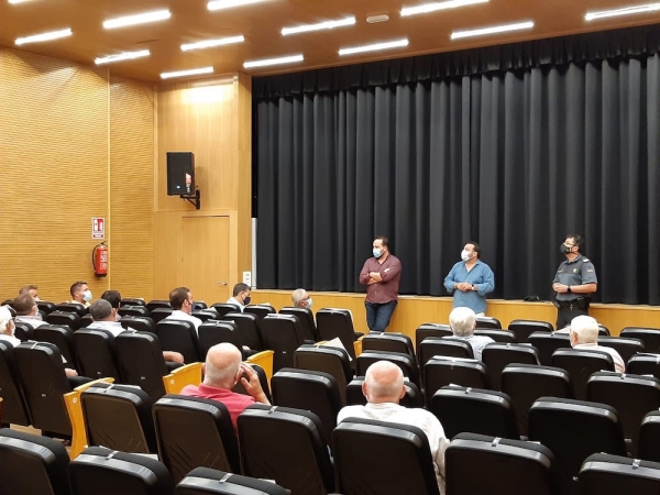 El alcalde algabe&ntilde;o se re&uacute;ne con agricultores para mejorar la seguridad en los campos