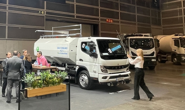 Surtruck lleva a EcoFira un equipo de limpieza el&eacute;ctrico que reduce a la mitad el consumo de agua