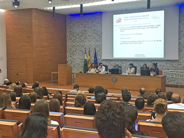 El profesor Le&oacute;n-Carri&oacute;n abre un nuevo y prometedor &aacute;mbito de investigaci&oacute;n: lo mental tambi&eacute;n es f&iacute;sico