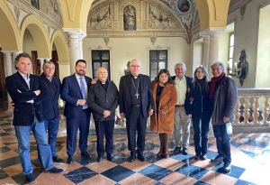 &lsquo;Amigos de Gines&rsquo; y el Arzobispo de Sevilla protagonizan un encuentro con motivo del 50 aniversario del m&iacute;tico grupo de sevillanas