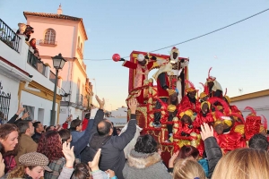 La Cabalgata de Reyes Magos inund&oacute; de ilusi&oacute;n y fantas&iacute;a las calles de Gines el pasado 5 de enero