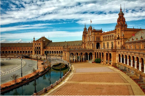 Descubriendo a los mejores tarotistas y videntes de Sevilla