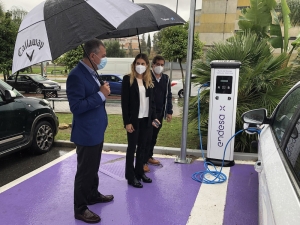 Endesa instala en el centro comercial de la Cartuja de Tomares un punto de recarga doble semir&aacute;pido para veh&iacute;culos el&eacute;ctricos