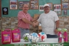Fabrienvaf Nuca dona balones y productos de limpieza al C.D. Padre P&iacute;o como reconocimiento a su labor social y deportiva