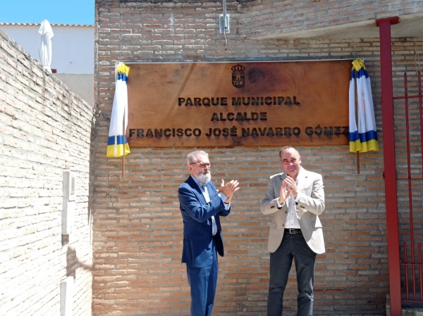 Valencina rinde homenaje a su exalcalde Francisco Jos&eacute; Navarro G&oacute;mez y da su nombre al parque en la Avenida de Andaluc&iacute;a