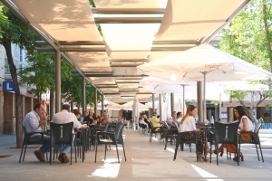 Tomares renueva el entoldado de la p&eacute;rgola de la Plaza del Ayuntamiento
