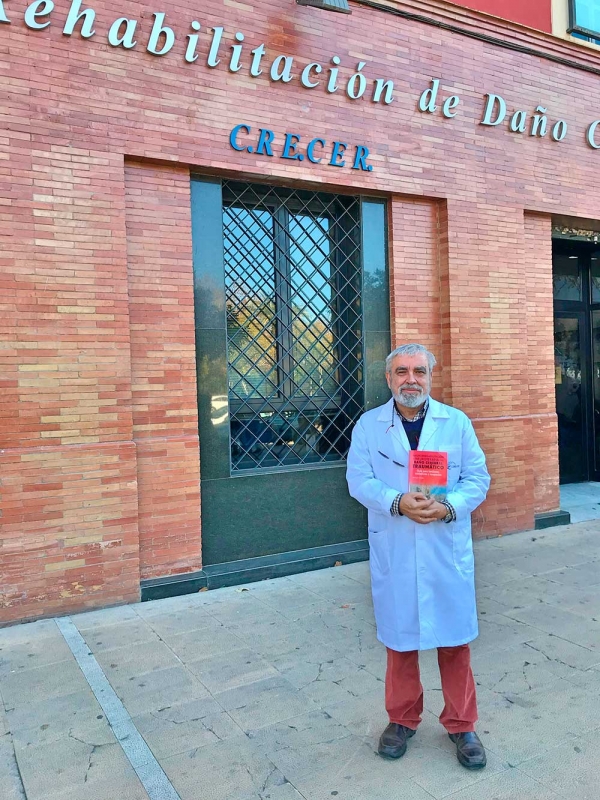 Le&oacute;n Carri&oacute;n presenta su libro Da&ntilde;o Cerebral Traum&aacute;tico, con recomendaciones para pacientes y cuidadores