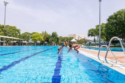 Abre el plazo para comprar los abonos de piscina para empadronados en Mairena