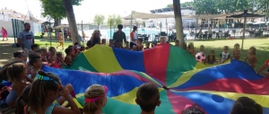 M&aacute;s de 8.000 personas disfrutan de las instalaciones de la piscina de verano de Castilleja durante el mes de julio