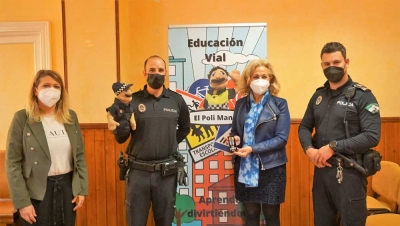 La Asociaci&oacute;n Nacional de Agentes Tutores premia a la Polic&iacute;a Local de Castilleja de la Cuesta por su apoyo a la infancia durante la pandemia