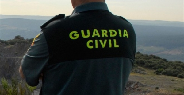 Una enfermera y cuatro guardias civiles colaboran para salvar la vida a la v&iacute;ctima de un accidente de tr&aacute;fico