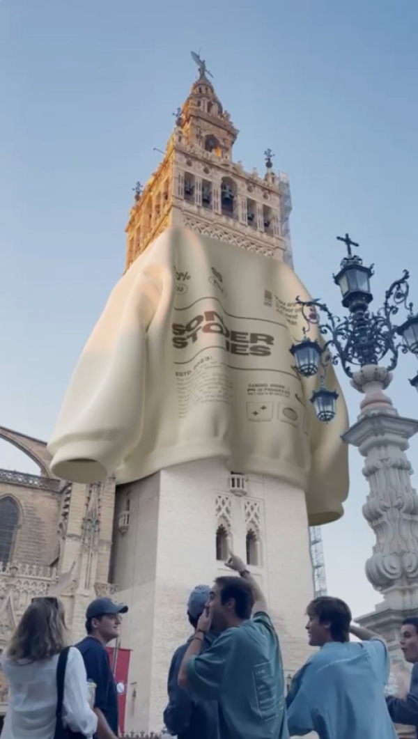 Sonderstories viste a la Giralda para llevarla por todo el mundo en su l&iacute;nea de moda