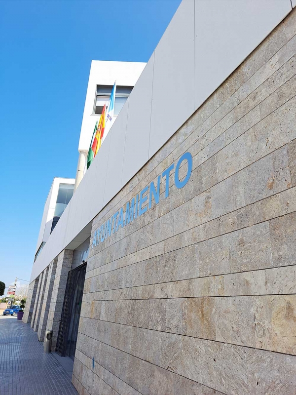 El Ayuntamiento de La Algaba firma un convenio con Red el&eacute;ctrica de Espa&ntilde;a para que la l&iacute;nea A 220 kV Centenario -Guillena deje de pasar por construcciones existentes en la localidad