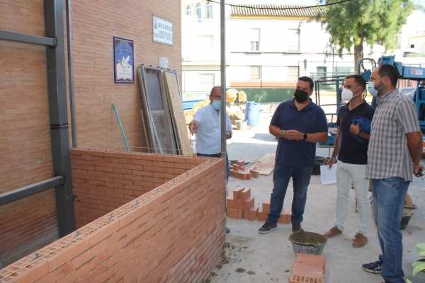 Las obras del nuevo ascensor del colegio &Aacute;ngel Campano de Gines avanzan a buen ritmo